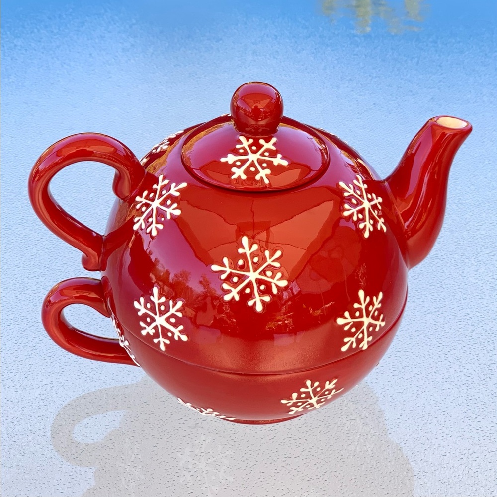 Harry and David Ceramic Christmas Red Snowflake Tea Pot Set